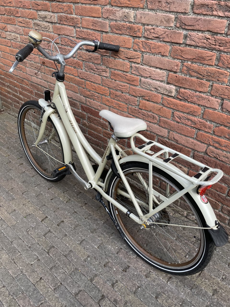 Batavus Diva 24 inch. meisjesfiets. 3 versnellingen.
