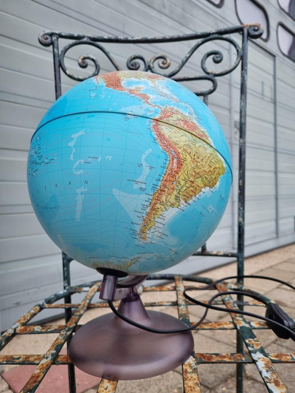 Wereldbol met verlichting