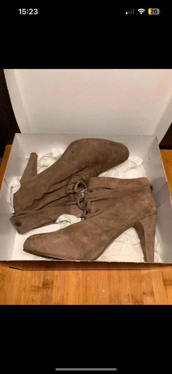 SPM pumps taupe nieuw in doos 41