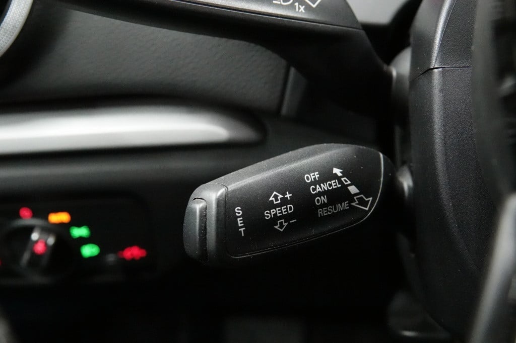 Audi A3 limousine 1.8 tfsi | panorama | leder | camera | pdc |
