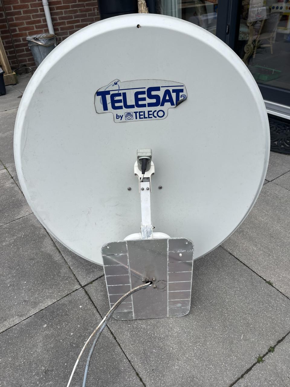 Volautomatische satelliet schotel 85 cm