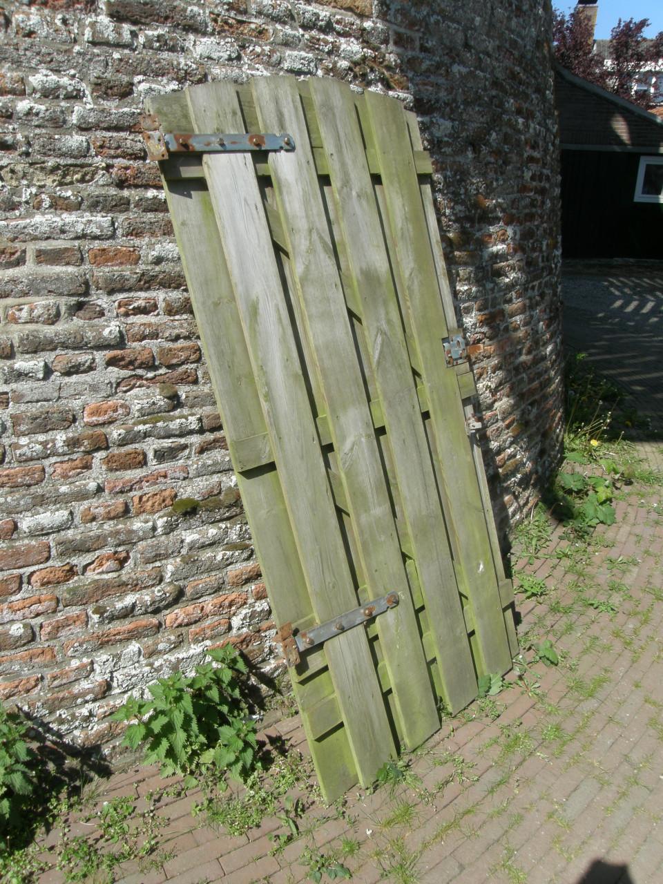 Houten tuinpoort € 25,00
