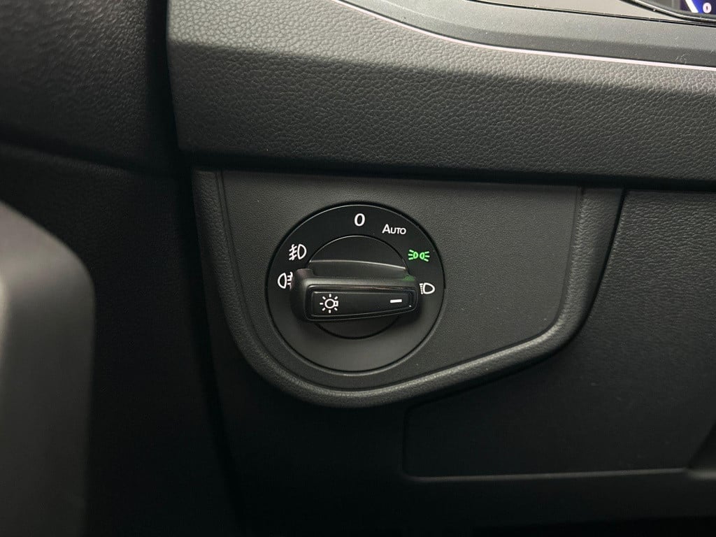 Volkswagen Taigo r-line-edition 1.5 110 kw / 150 pk tsi cuv 7 versn