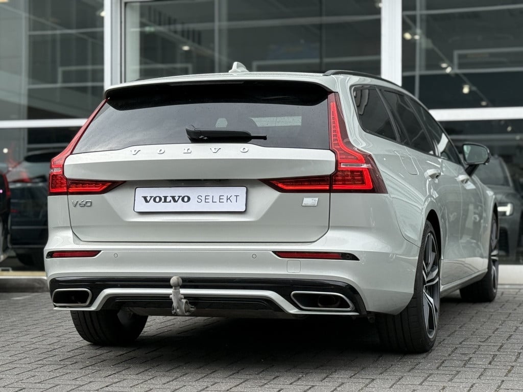 Volvo V60 t6 340pk recharge r-design| panodak| adap.cruise| 360camera| awd