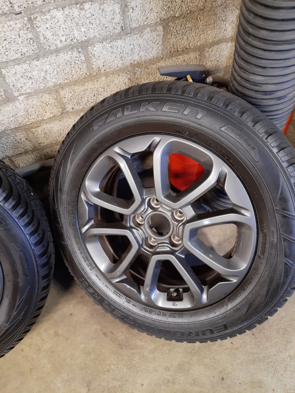Setnr B1 winterbanden Fiat 500X, Jeep, Opel Falken