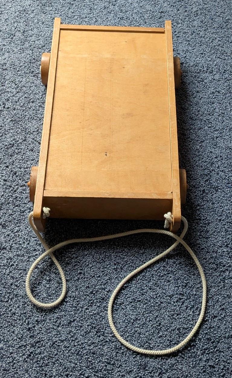 BLOKKENDOOS met wielen en deksel