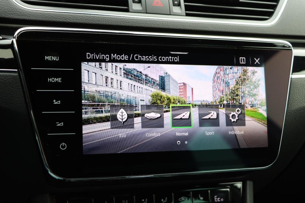 Skoda Superb combi 1.4 tsi laurin & klement 218pk dsg6 | lederen bekleding 
