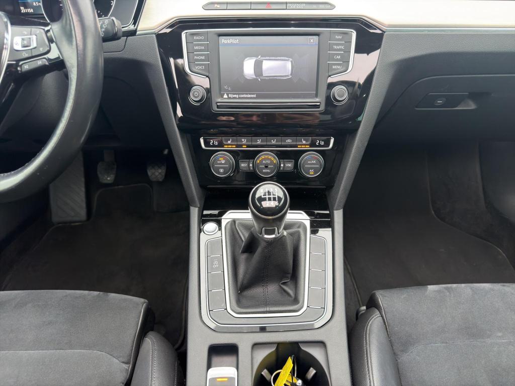 Volkswagen Passat variant 1.6 tdi highline pano led alcantara