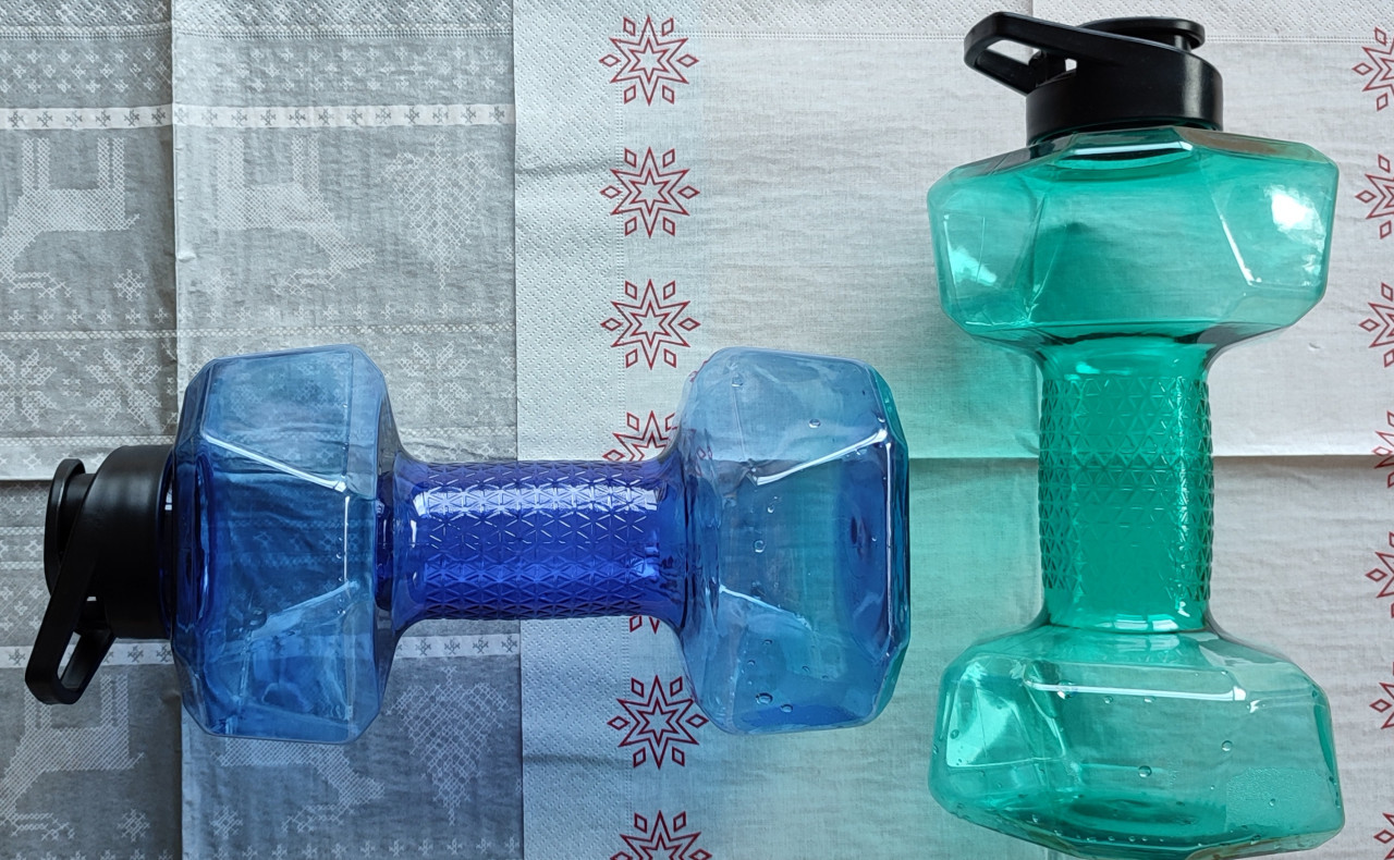 2 x 1500 ml halter reishalters Water dumbbell sportfles - 2 st. voor €4