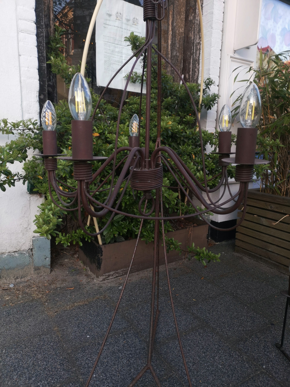 Twee brocante plafond kroon lampen