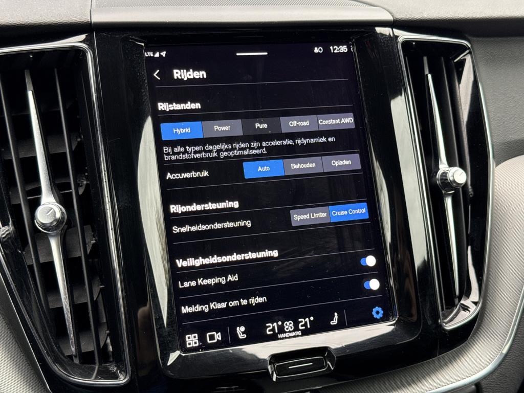 Volvo XC60 2.0 t6 plug-in hybrid awd plus dark r-design | pano | stoelverw.