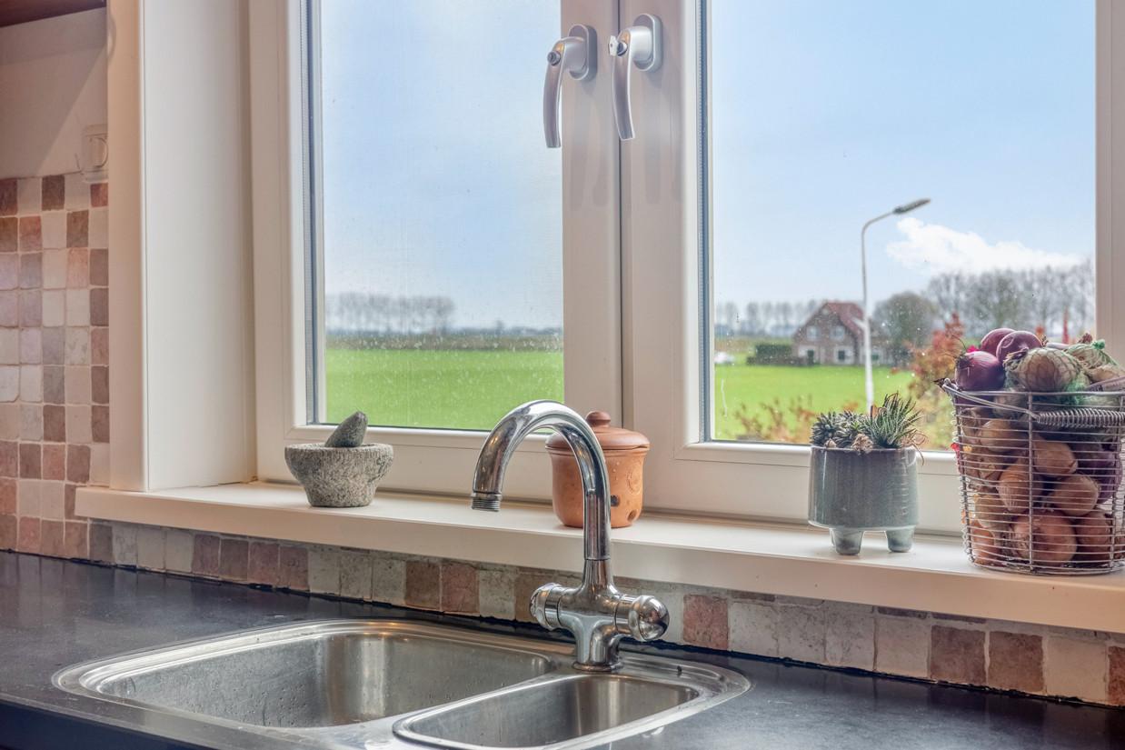 Groot vrijstaand huis aan natuurgebied met water vlakbij Hulst