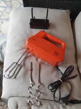 Mooie werkende vintage Philips HR 1170 in puntgaaf oranje....