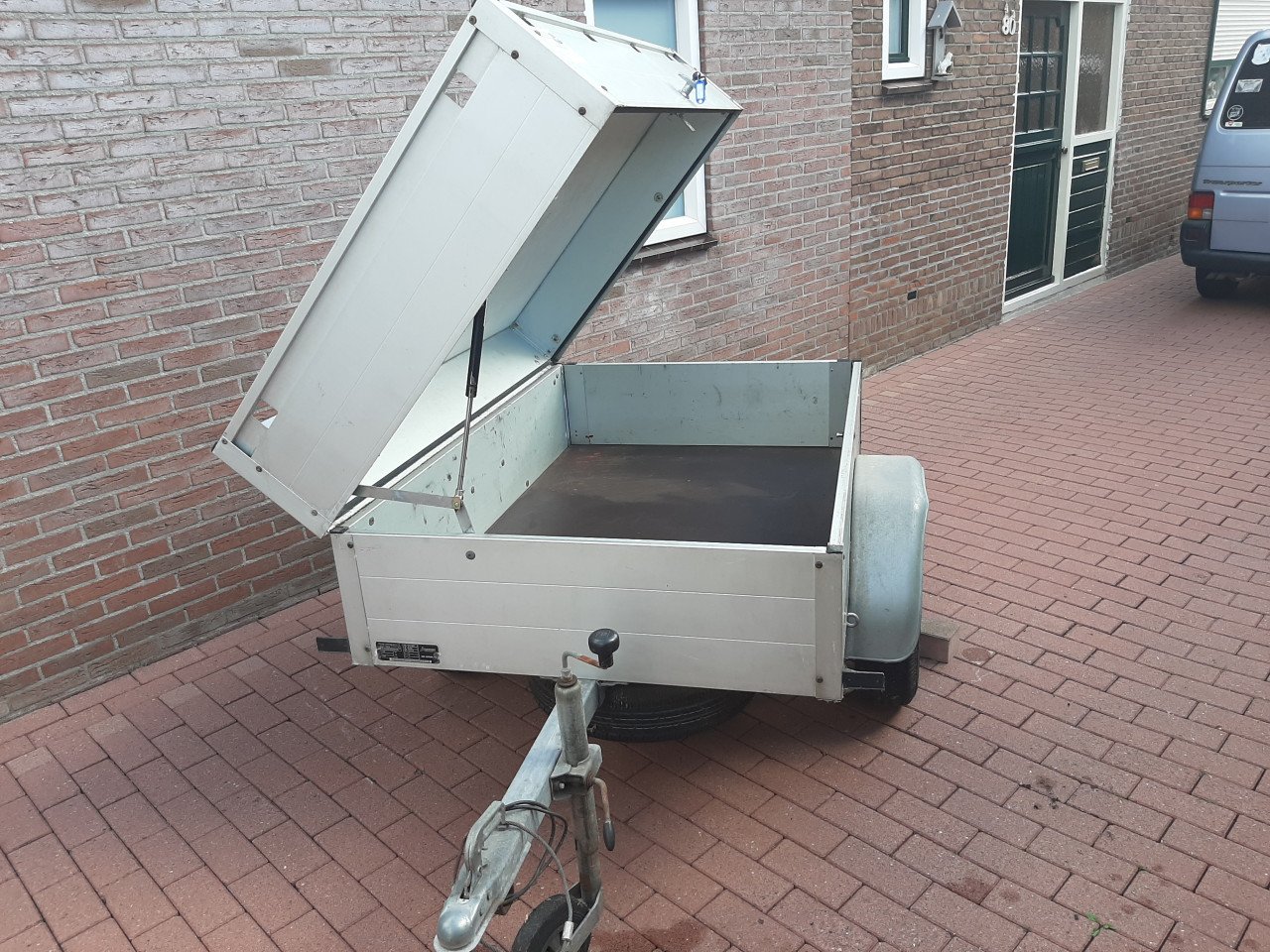 Te koop nette mooie aanhanger gesloten met klep