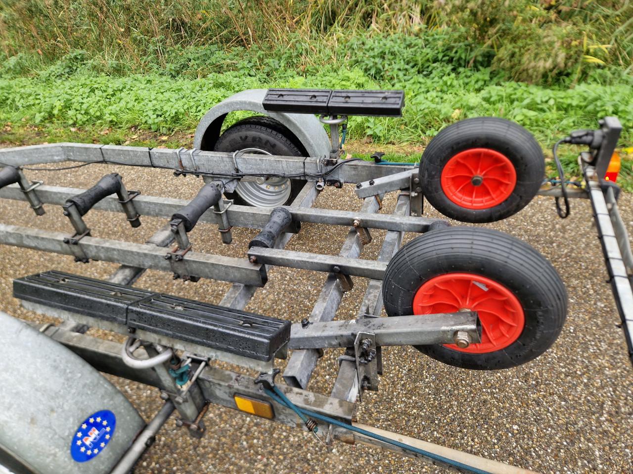 PEGA kantel trailer 750 kg in goede staat en zeer compleet