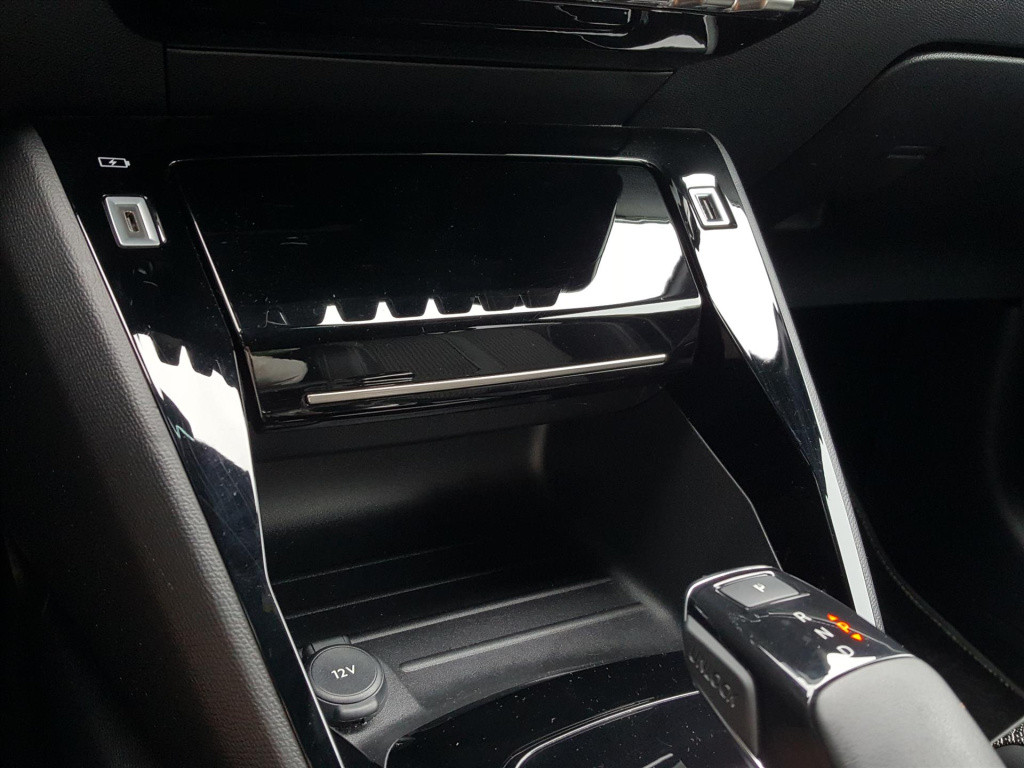 Peugeot 208 gt 1.2 puretech 100pk (vol)automaat (eat8) | navigatie 3d cockp