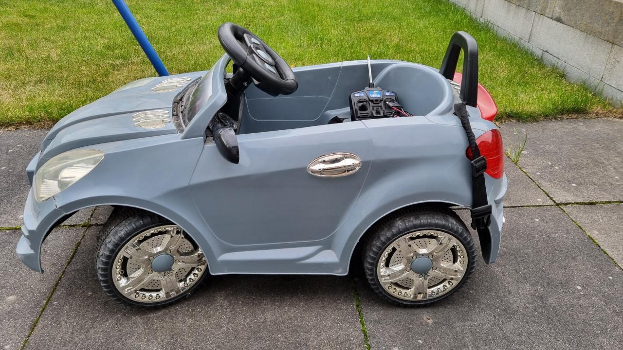 Elektrische kinderauto