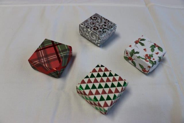 Origami doosje Bodem en deksel zijn gevouwen Klein: 5,5 x 5,5 cm €.1,00 Tot