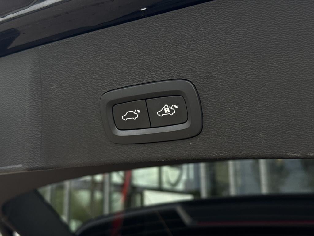 Volvo XC40 2.0 t5 awd intro edition | nl-auto | vol opties | pano | trekhaa