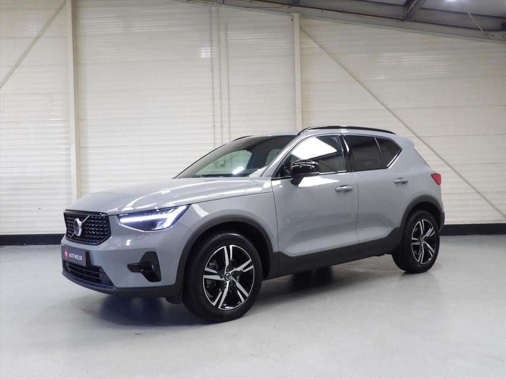Volvo XC40 b3 163pk mild hybrid aut plus dark