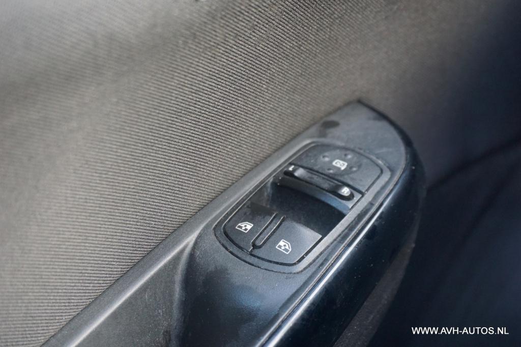 Opel Corsa 1.4 online edition