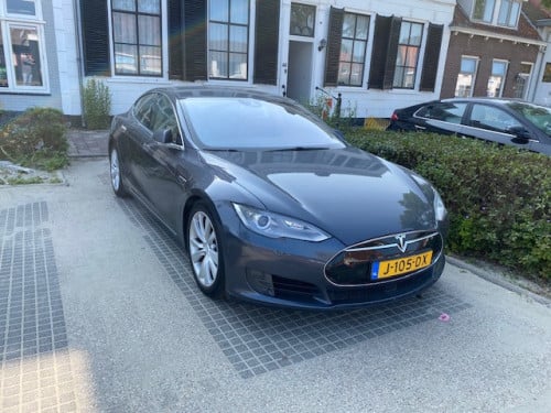 Tesla Model S 85D 2016