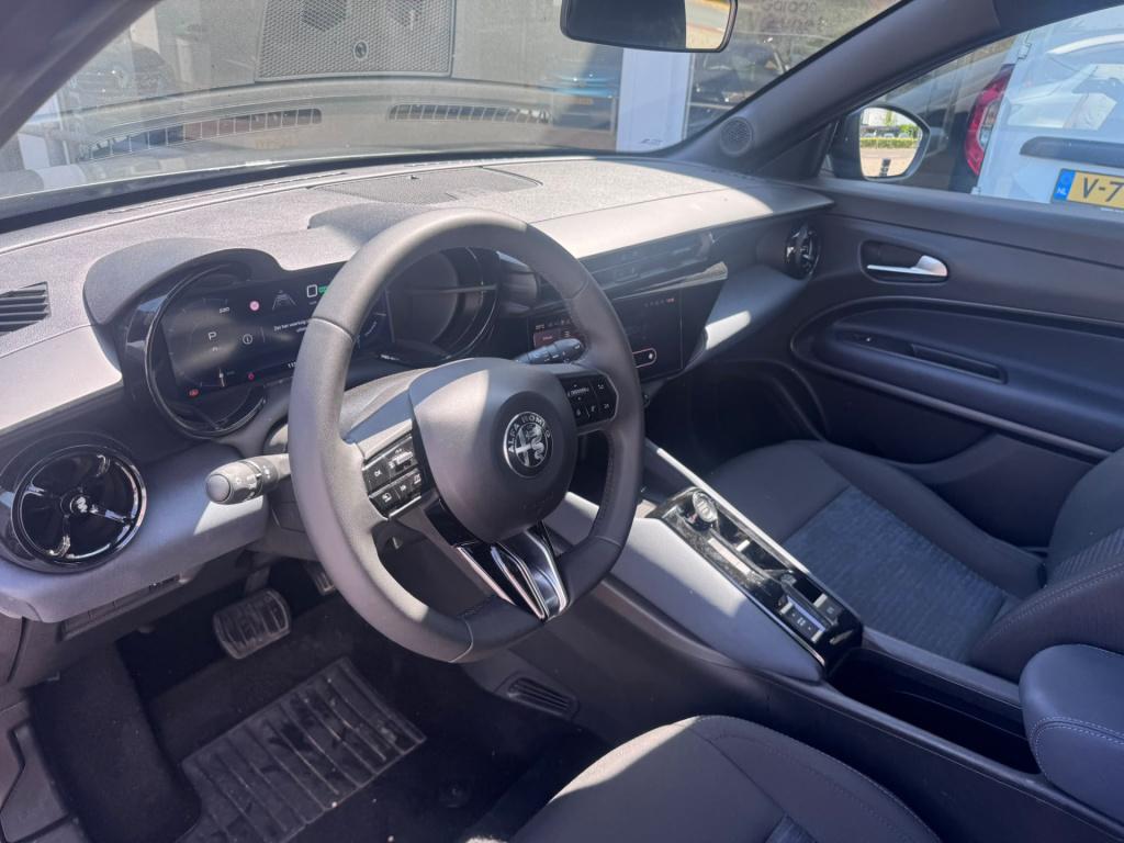 Alfa Romeo Junior elettrica 54 kwh