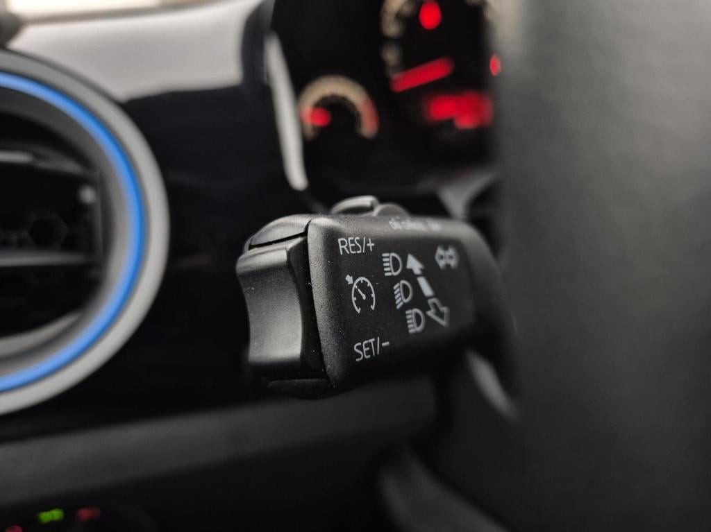 Volkswagen UP! 1.0 cup up! bluemotion / stoelverwarming / cruisecontrol / p