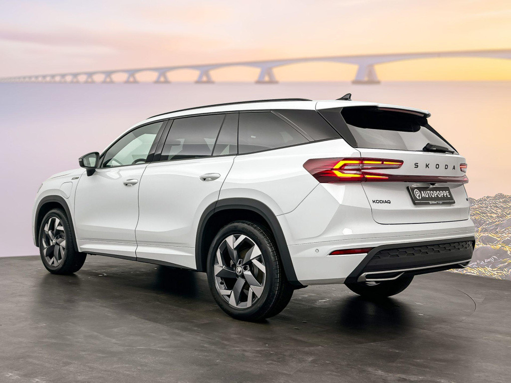 Skoda Kodiaq 1.5 tsi phev sportline business trekhaak - lm 19 inch - 360 ca