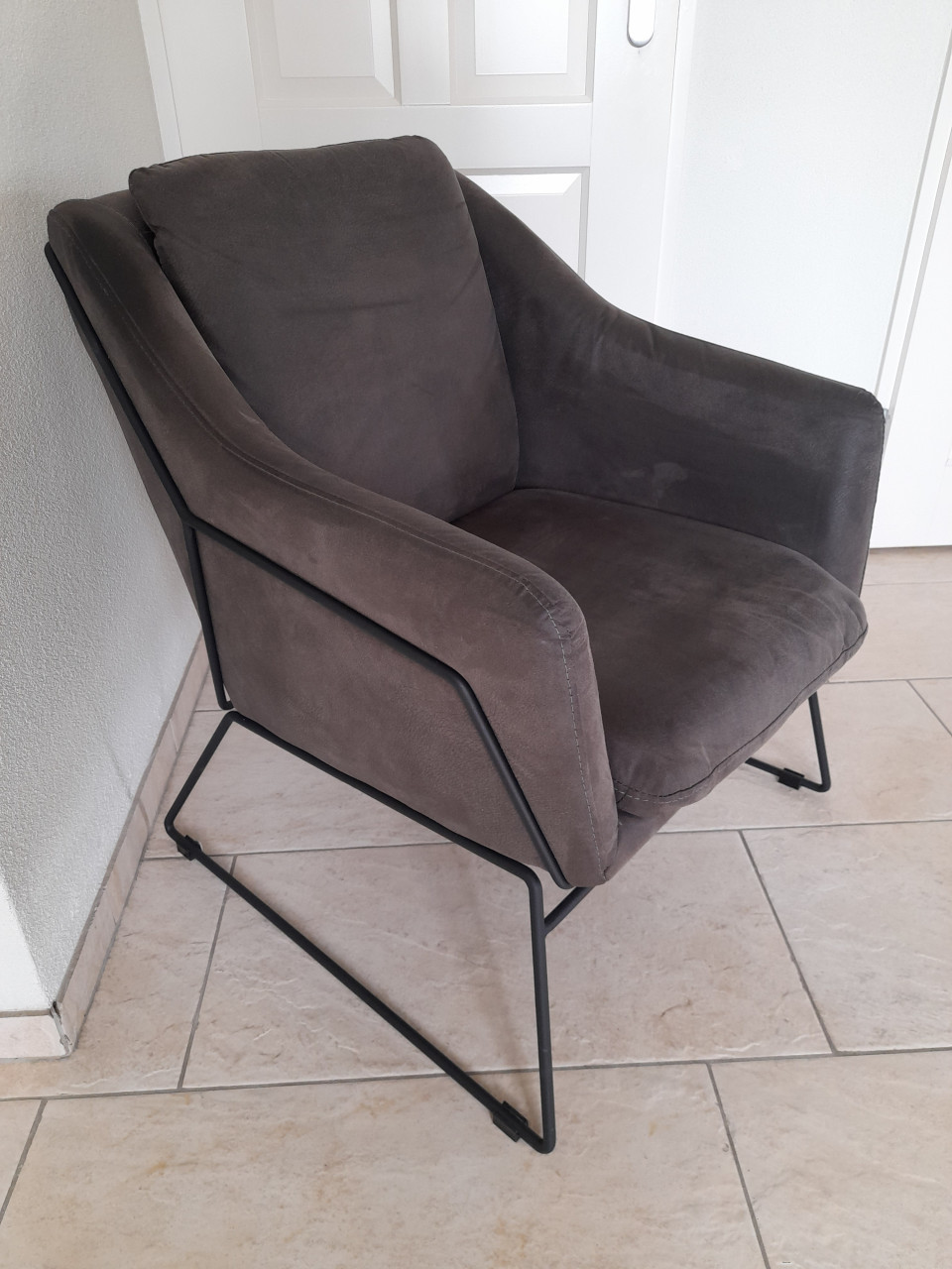 Leuke  Fauteuil  ( in goede staat )  Kleur  grijs / groeN