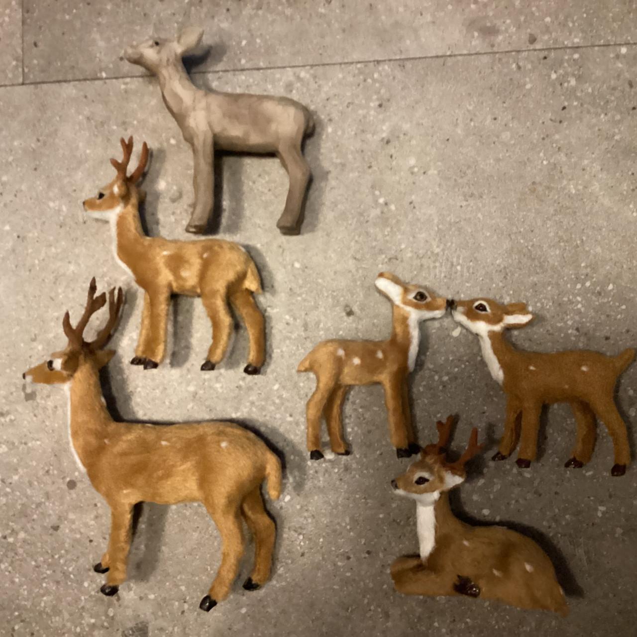 Div.Kerst decoratie,s Hertjes ,houten huisjes ,boompjes