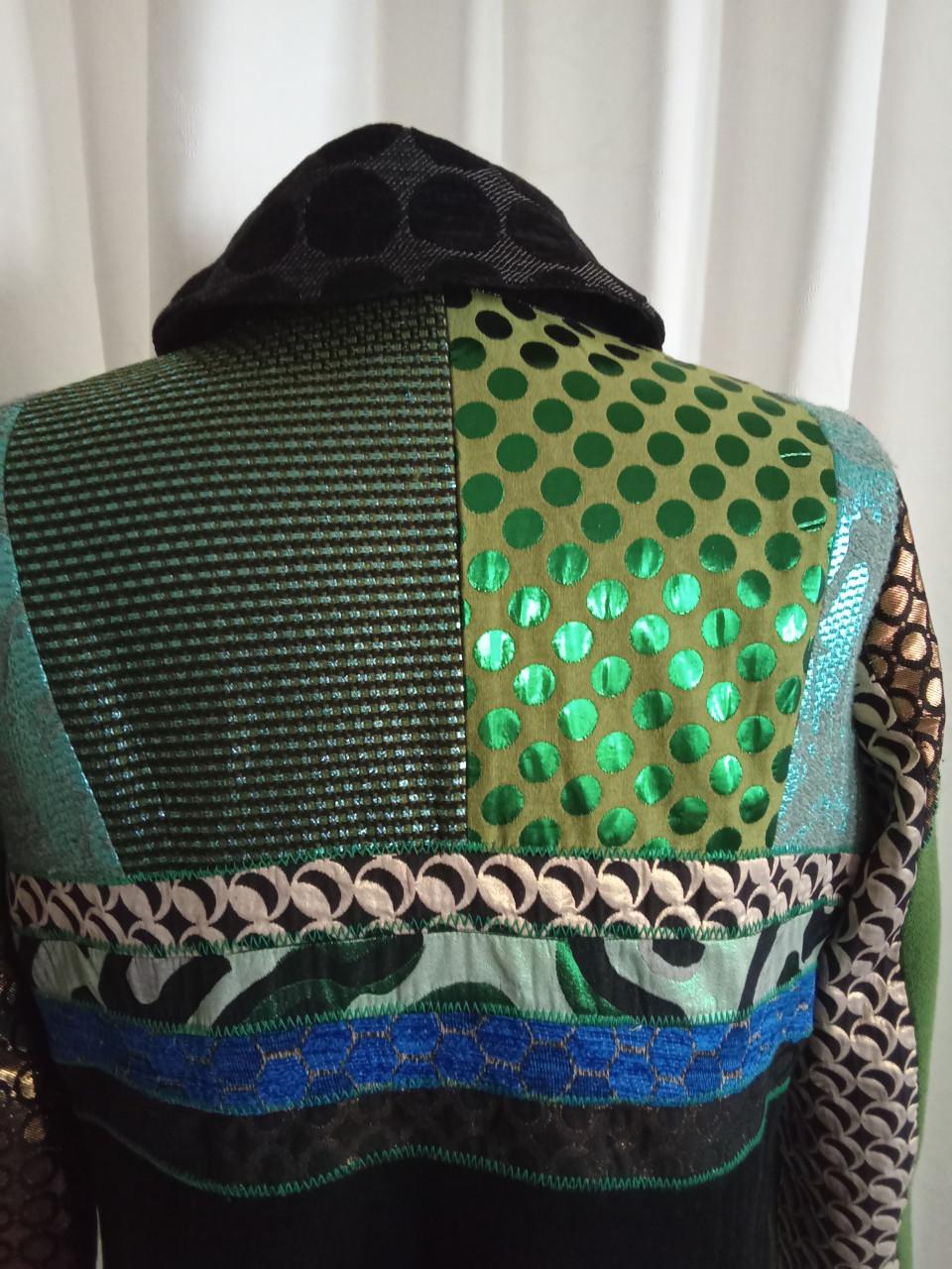 Prachtige aparte kleurrijke jas van het merk Desigual