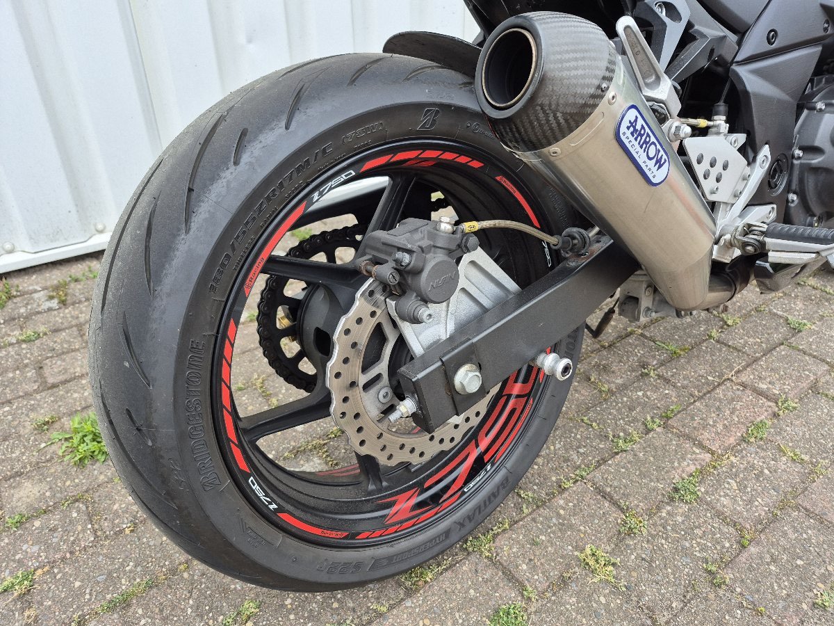 Kawasaki Z750 uit 2009 met veel extra's
