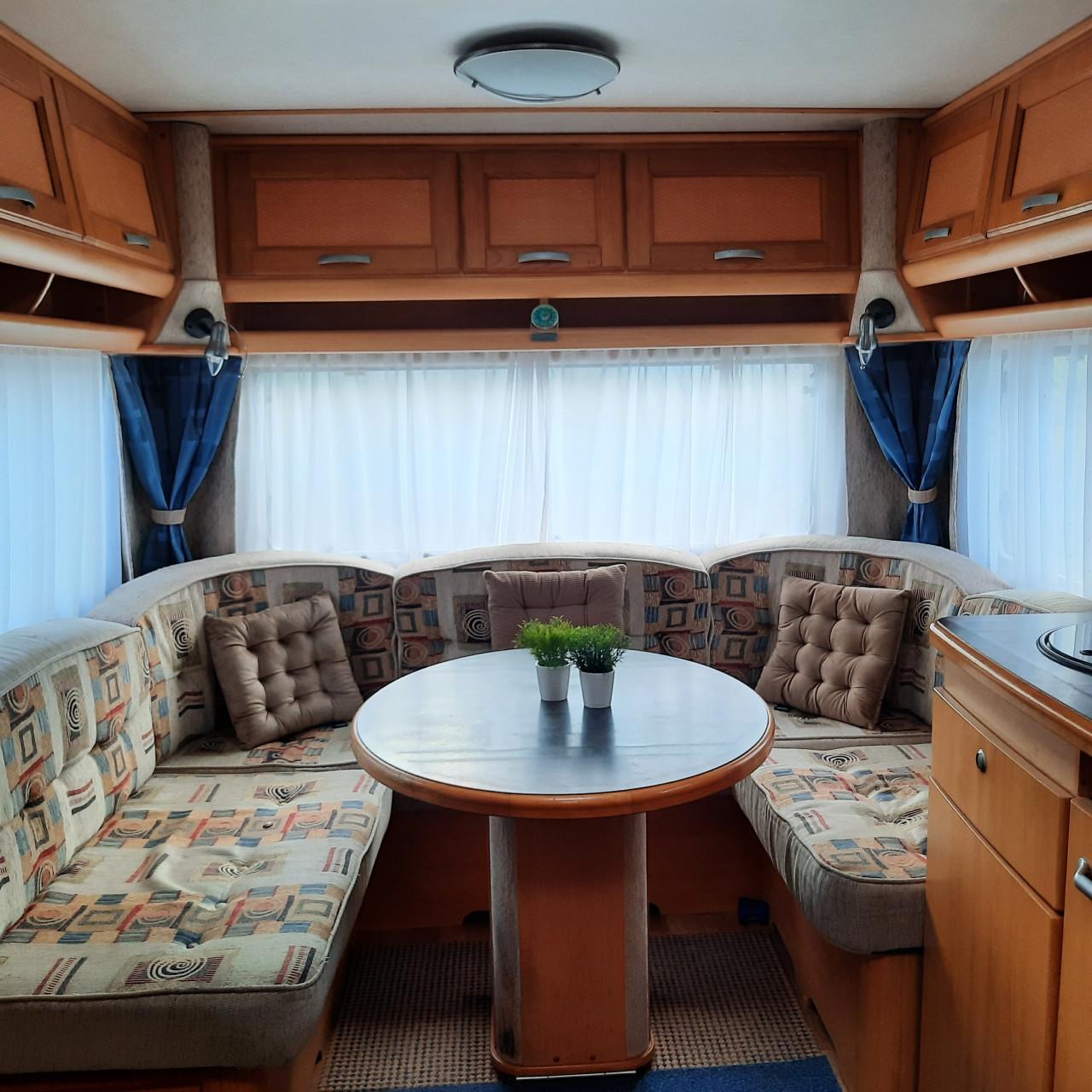 LMC 560 Dominant met voortent en mover (lengtebedden)