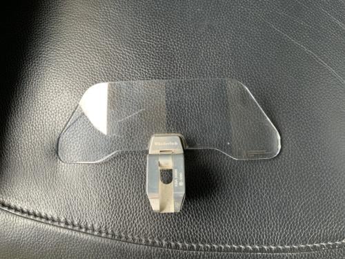 Wind defuser voor op windscherm op motor