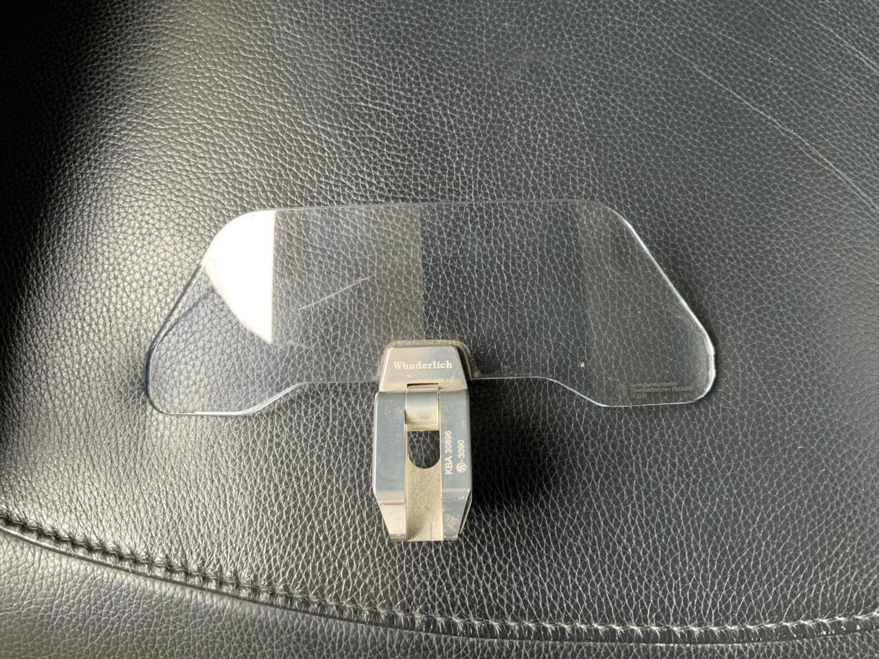 Wind defuser voor op windscherm op motor