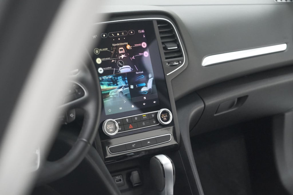 Renault Megane tce 140 edc techno | trekhaak | camera | navigatie | 9.3 inc