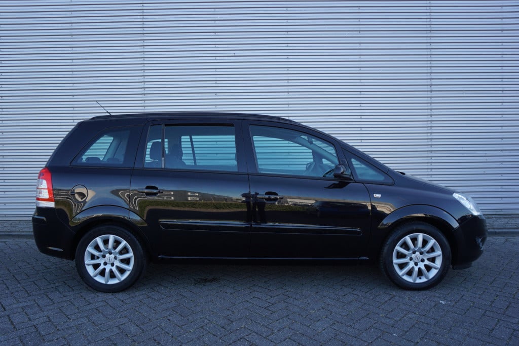Opel Zafira 1.6 temptation - 7persoons - airco / navi / cruise / elektr. ra