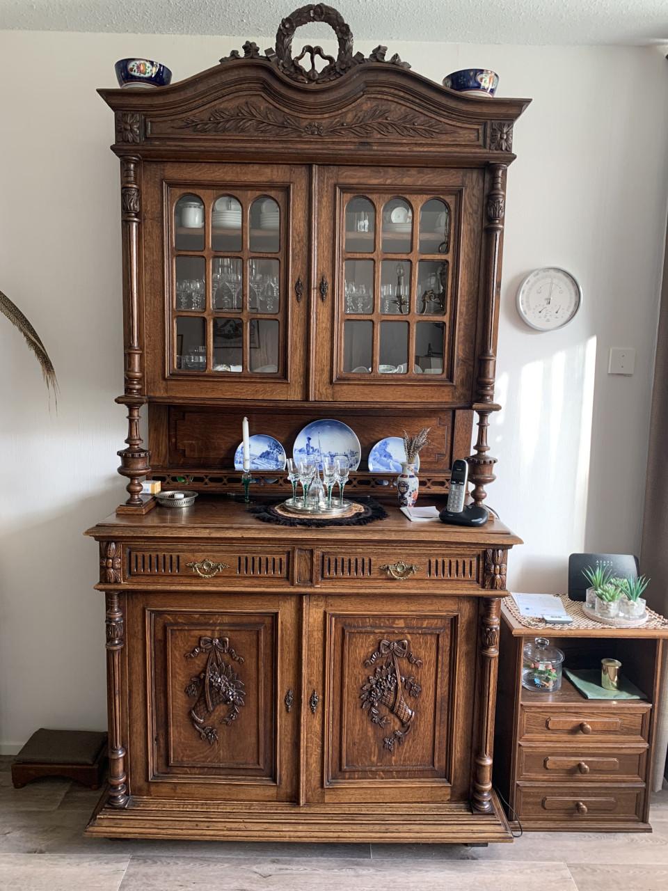 Te koop antieke eiken Franse buffetkast