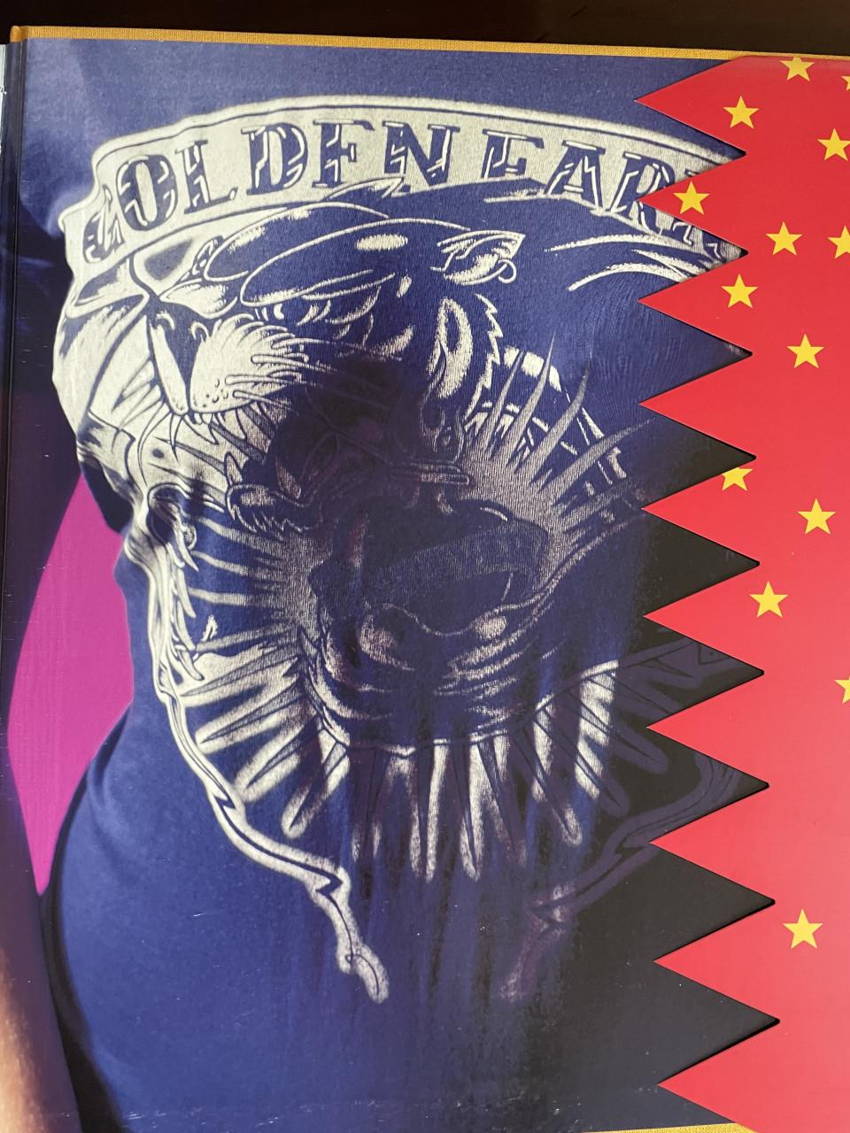 Golden Earring boek inclusief postzegels en 2 drumstokken Cesar