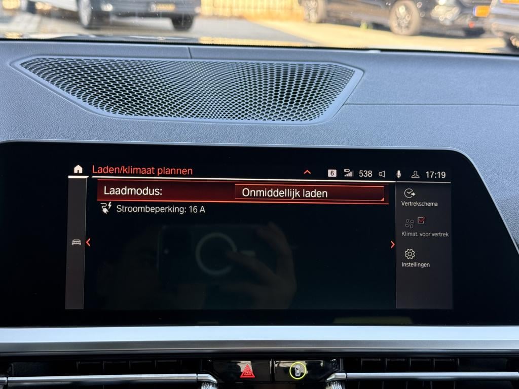 BMW 3-serie 330e m-sport | 360 | pano | leder | acc | stoelverwarming | app