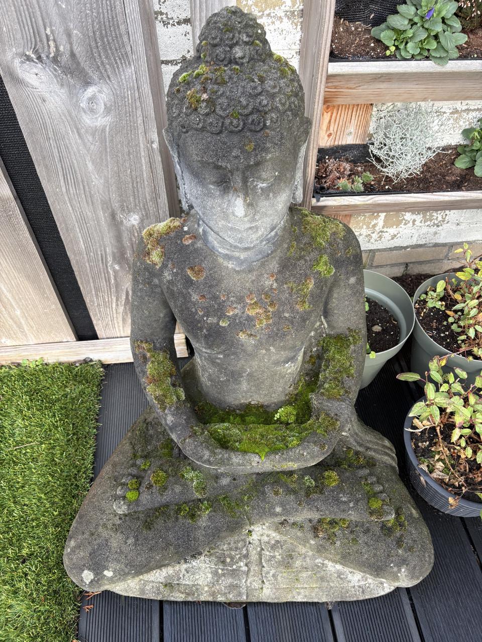 Groot zittend Boeddha stenen beeld winterhard, 80 cm hoog