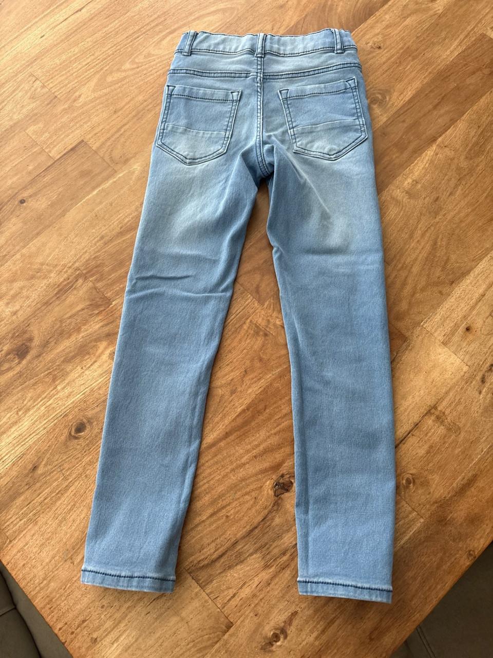 Spijkerbroek maat 122.