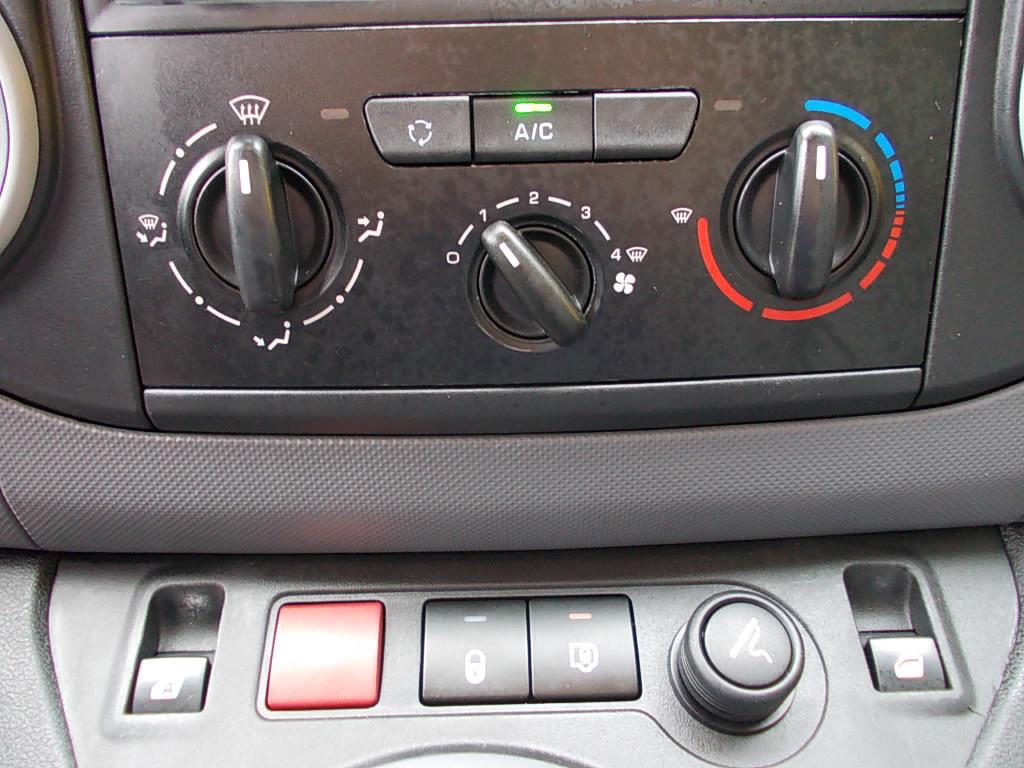 Peugeot Partner 1.6 hdi airco, cruise contr., pdc, schuifdeur
