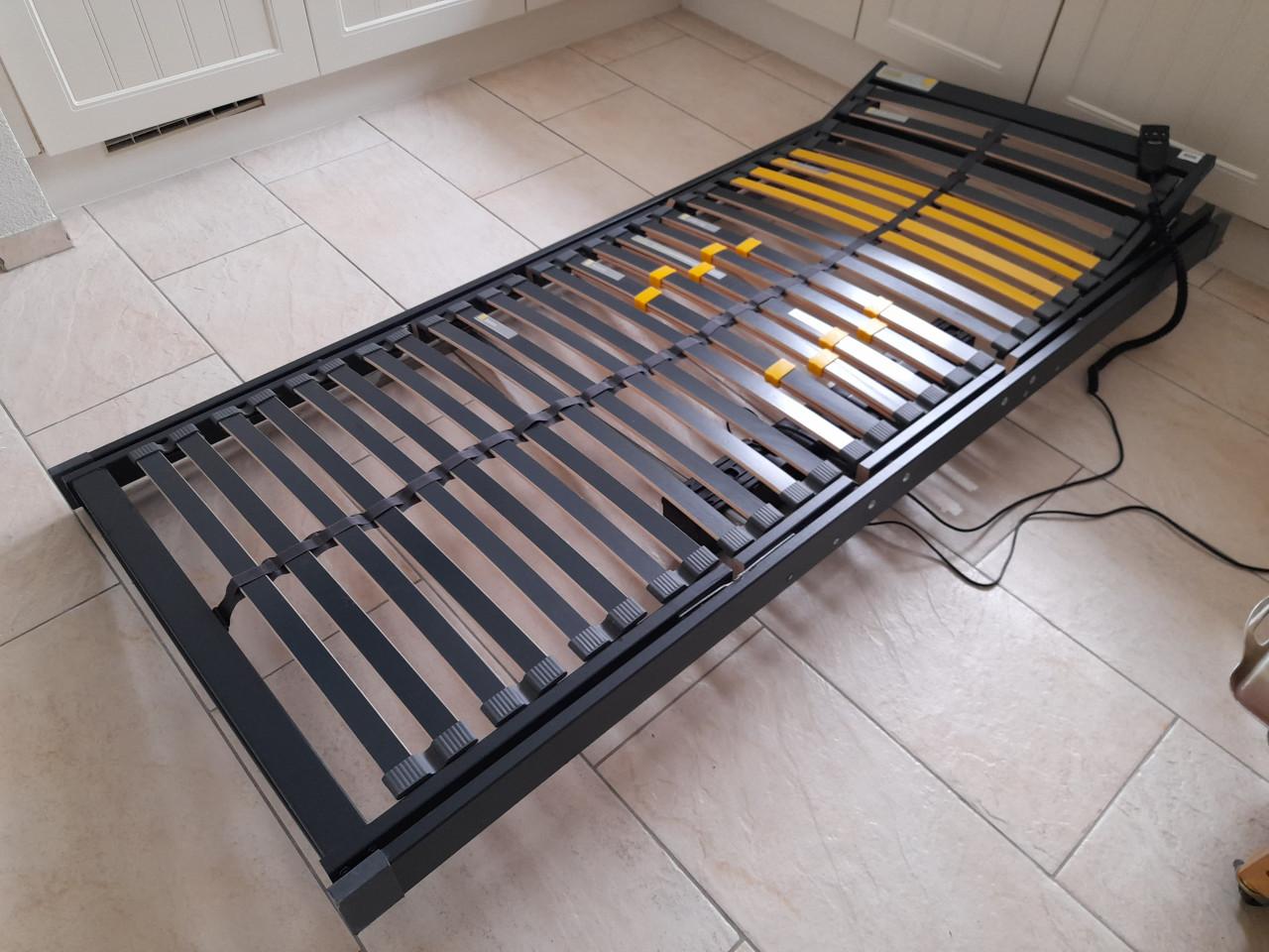Bossflex 400 elektrische lattenbodem ( in goede staat) 90 x 200