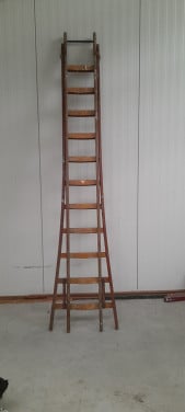 Houten schuifladder.