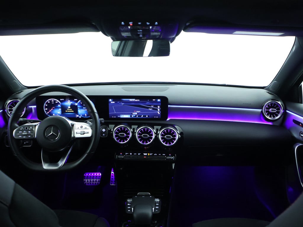 Mercedes-Benz A-Klasse 180 business solution amg | panoramadak | sfeerverli