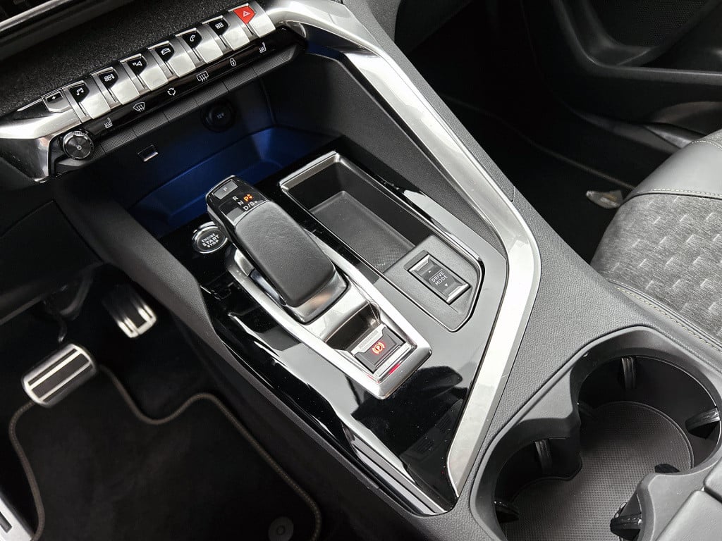 Peugeot 3008 plug-in hybrid 225pk road trip | rijklaar | trekhaak |