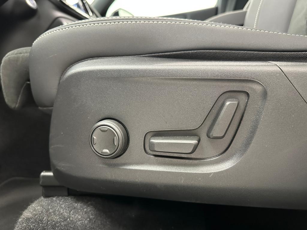 Volvo XC40 1.5 t4 plug-in hybrid ultimate dark | trekhaak | panoramadak | h