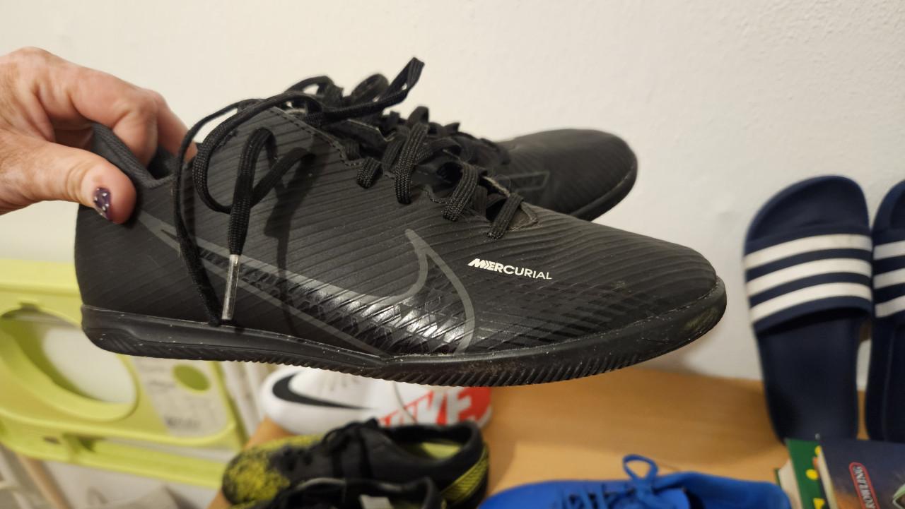 (zaal) sportschoenen Nike maat 40,5